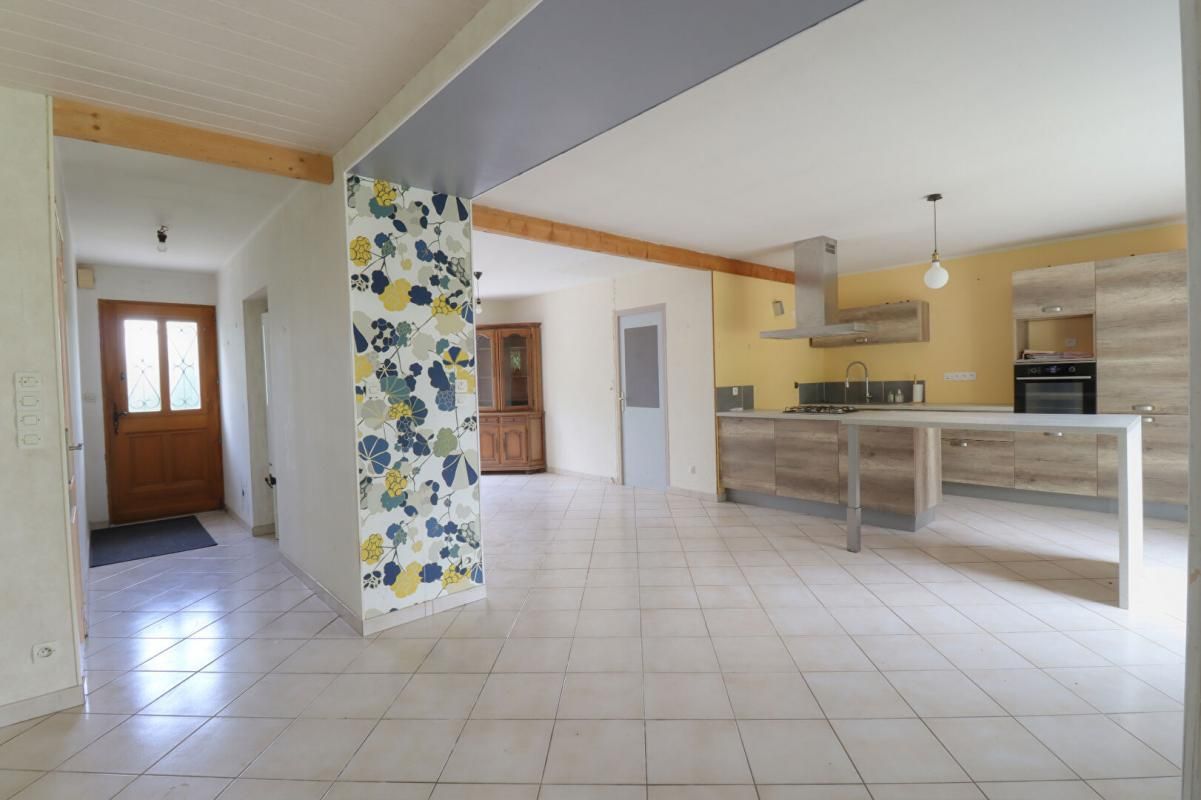 SURIN Maison Surin 5 pièce(s) 157 m2 3