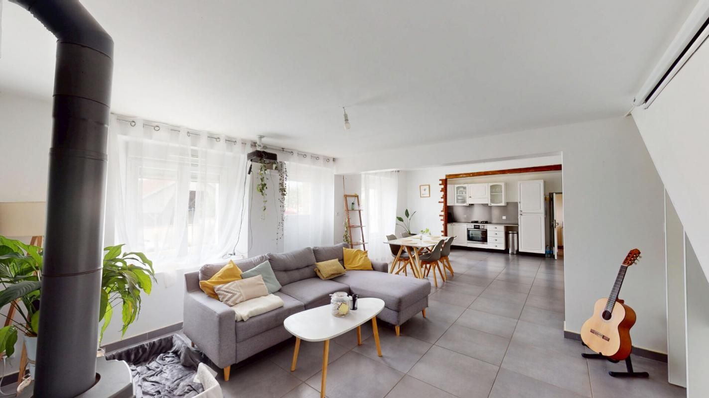 COURTACON MAISON FAMILIALE 6 pièce(s) 136 m2 (4 chambres) 235 000 4