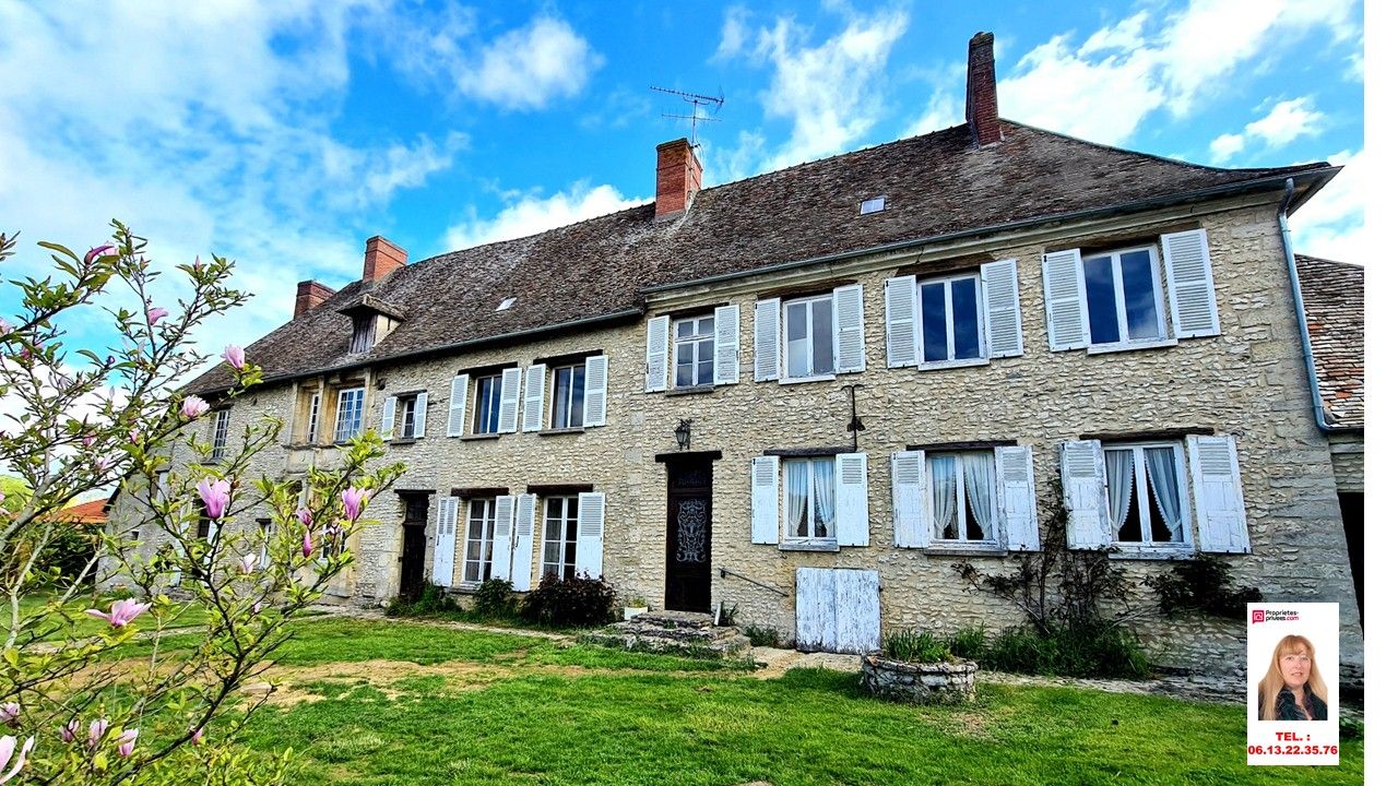 VESLY Vesly - Affaire à saisir : Belle propriété du 16ème siècle de 434 m2 avec pigeonnier sur 3.582 m2 de terrain plat et arboré -Prix : 367.000 1