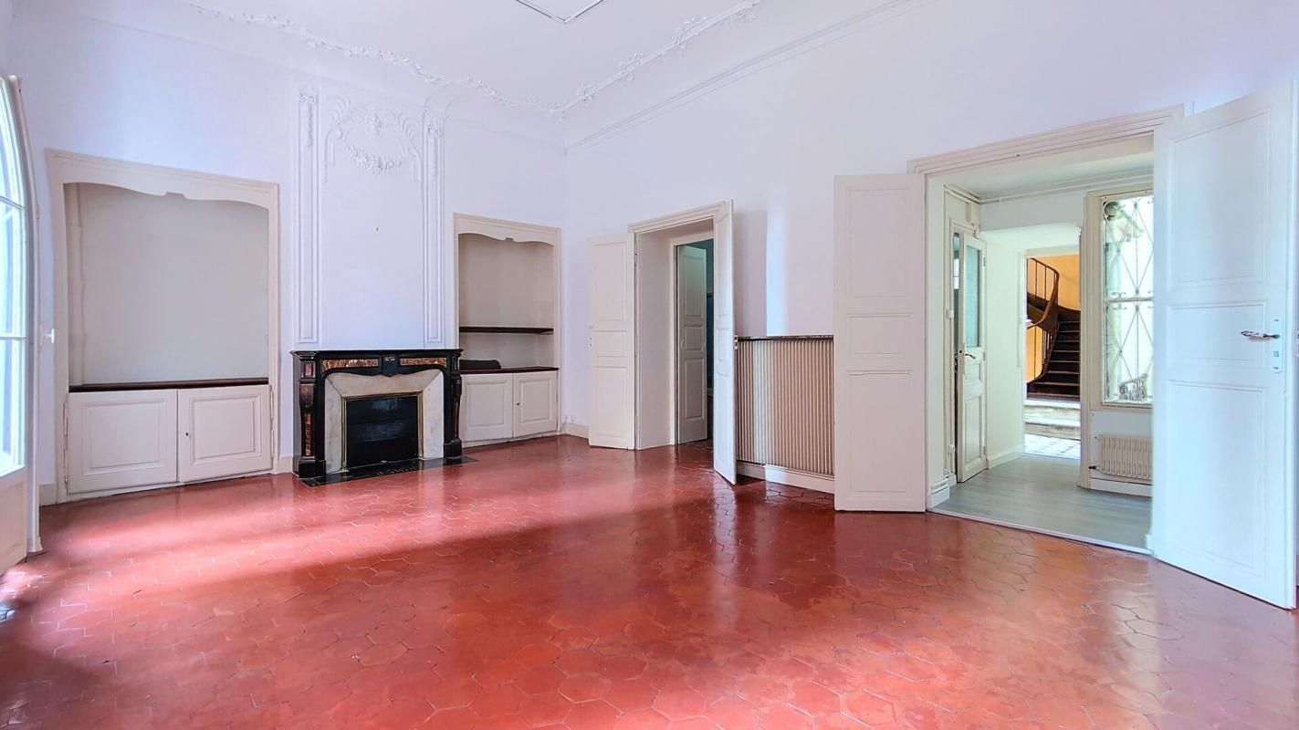 Bel appartement  de type Hausmanien dans le Centre historique de Perpignan ( 66 000 )  Superficie 132 m² ( 50 mètres de la Place Gambetta / secteur prisé)