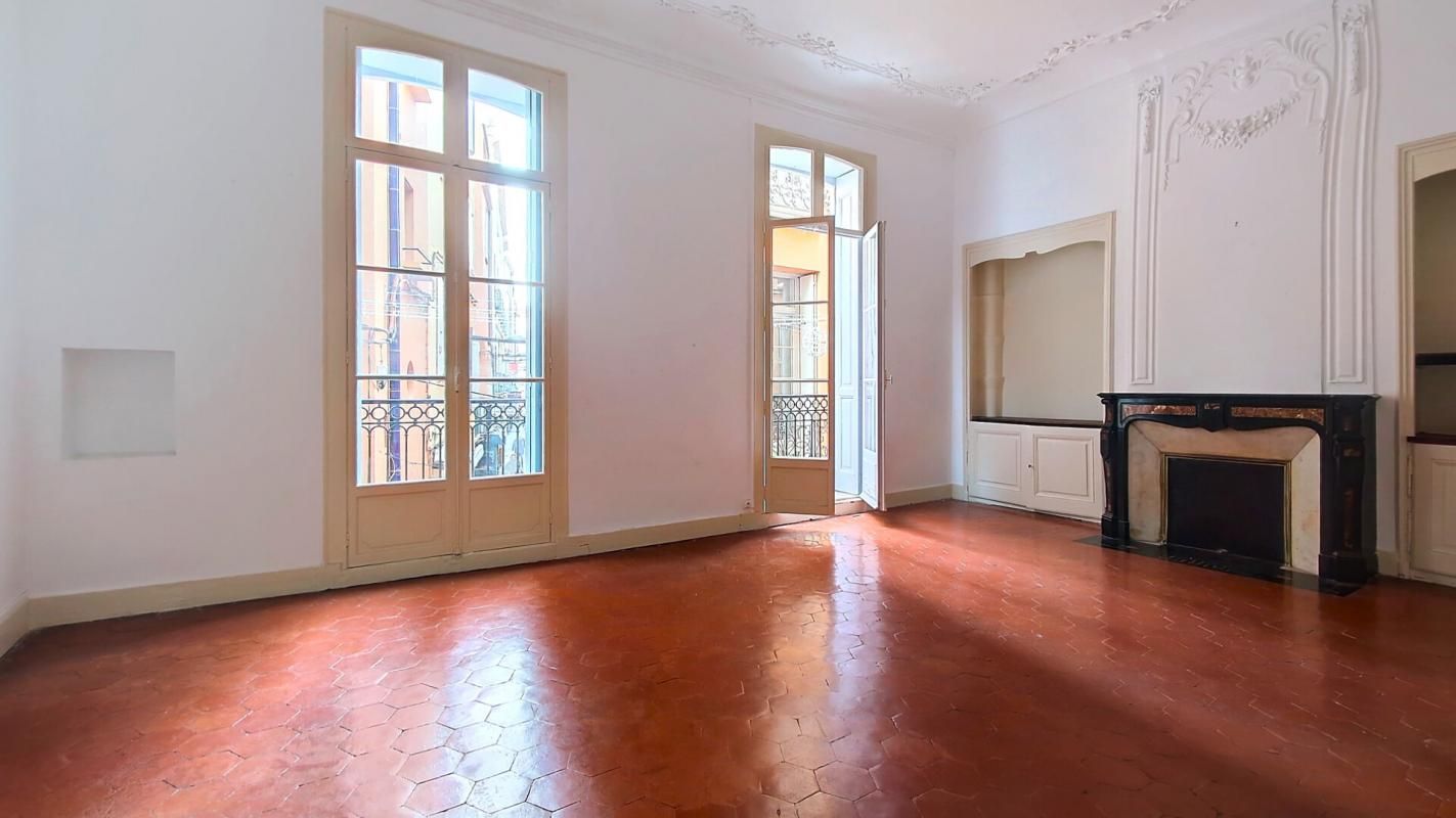 PERPIGNAN Bel appartement de type Hausmanien dans le Centre historique de Perpignan ( 66 000 ) Superficie 132 m² ( 50 mètres de la Place Gambetta / secteur prisé) 4