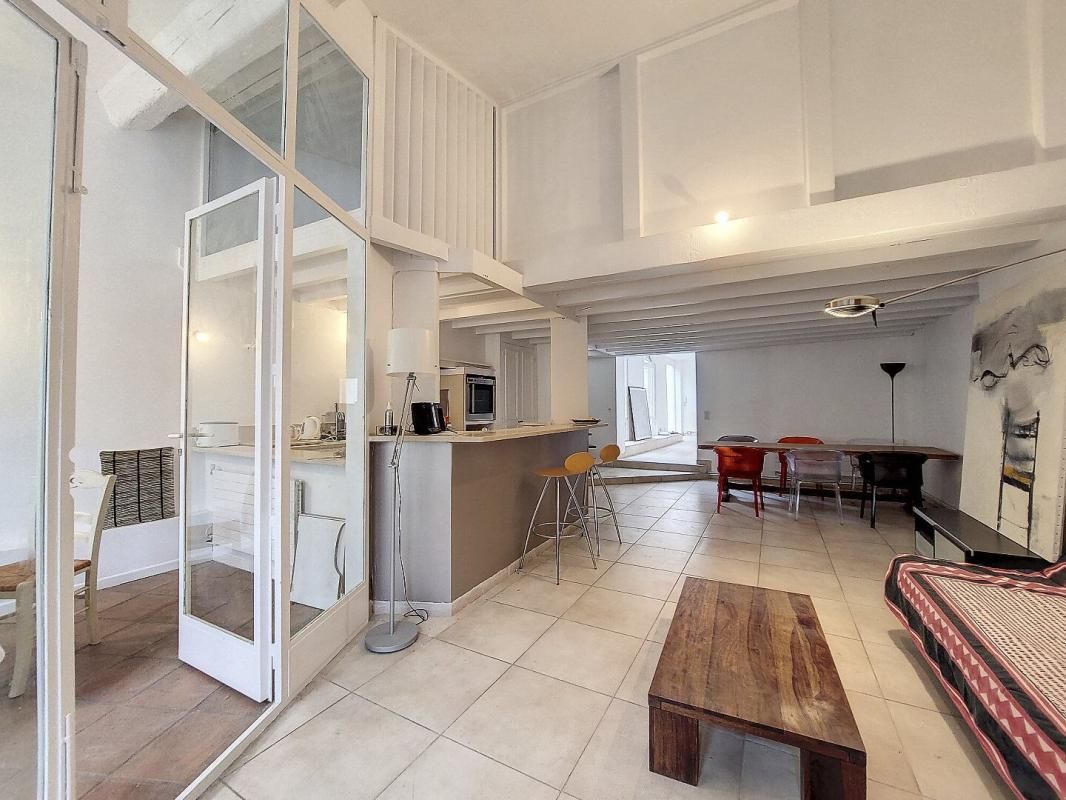 Appartement de TYPE LOFT ATELIER avec Garage + Terrasse de 27M² - Surf.Pondérée 177M²- Sur une place arborée ( 66000 PERPIGNAN - Centre Historique)
