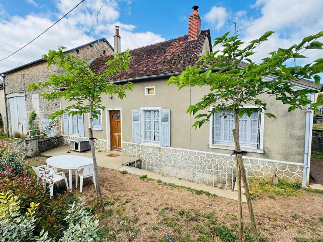 MONTAPAS Lot de deux maisons en pierre pleines de potentiel 1