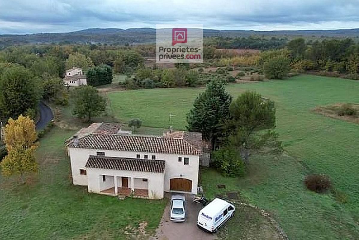 LA VERDIERE Maison cossue familiale avec piscine couverte sur grand terrain 1