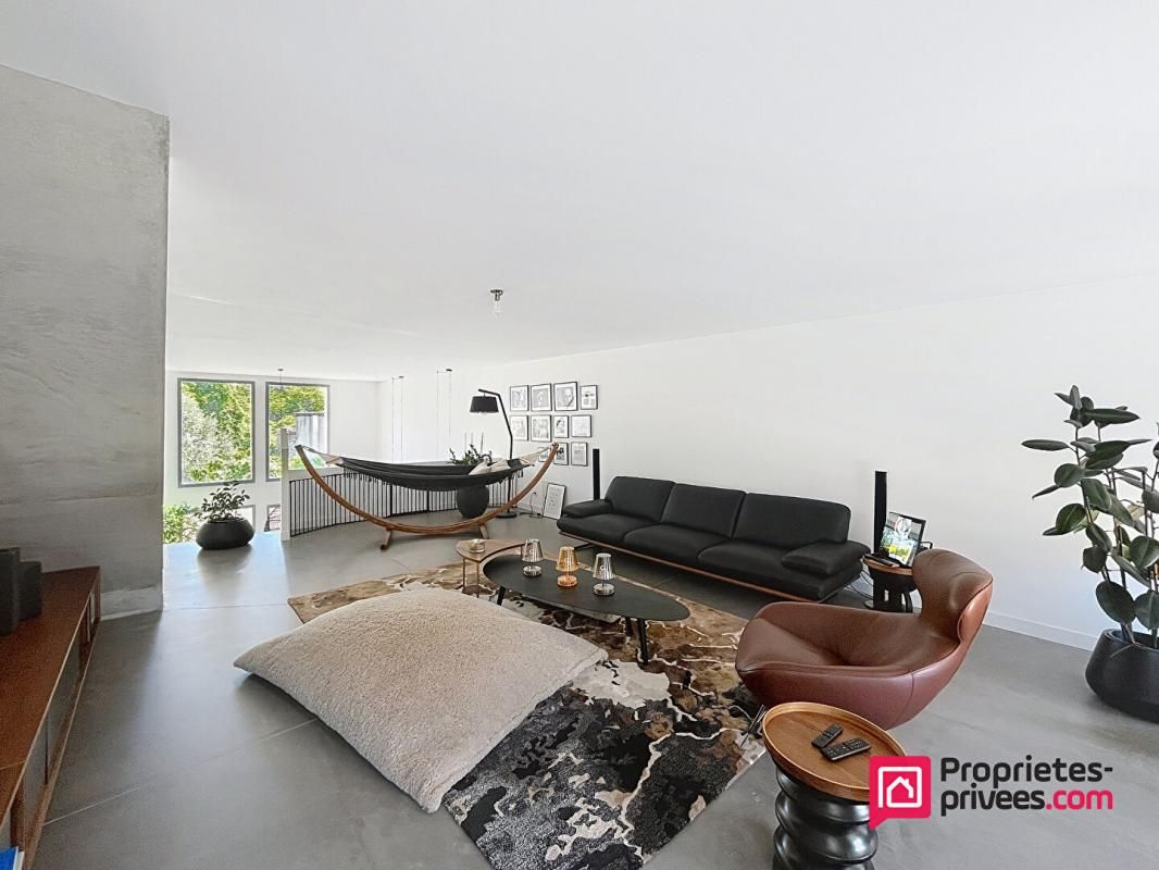 SAINT-MAXIMIN-LA-SAINTE-BAUME Appartement Saint Maximin La Sainte Baume 4 pièce(s) 147 m2 1