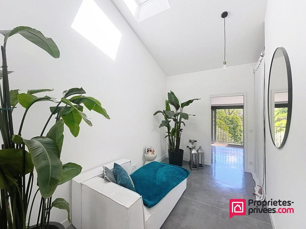 SAINT-MAXIMIN-LA-SAINTE-BAUME Appartement Saint Maximin La Sainte Baume 4 pièce(s) 147 m2 4