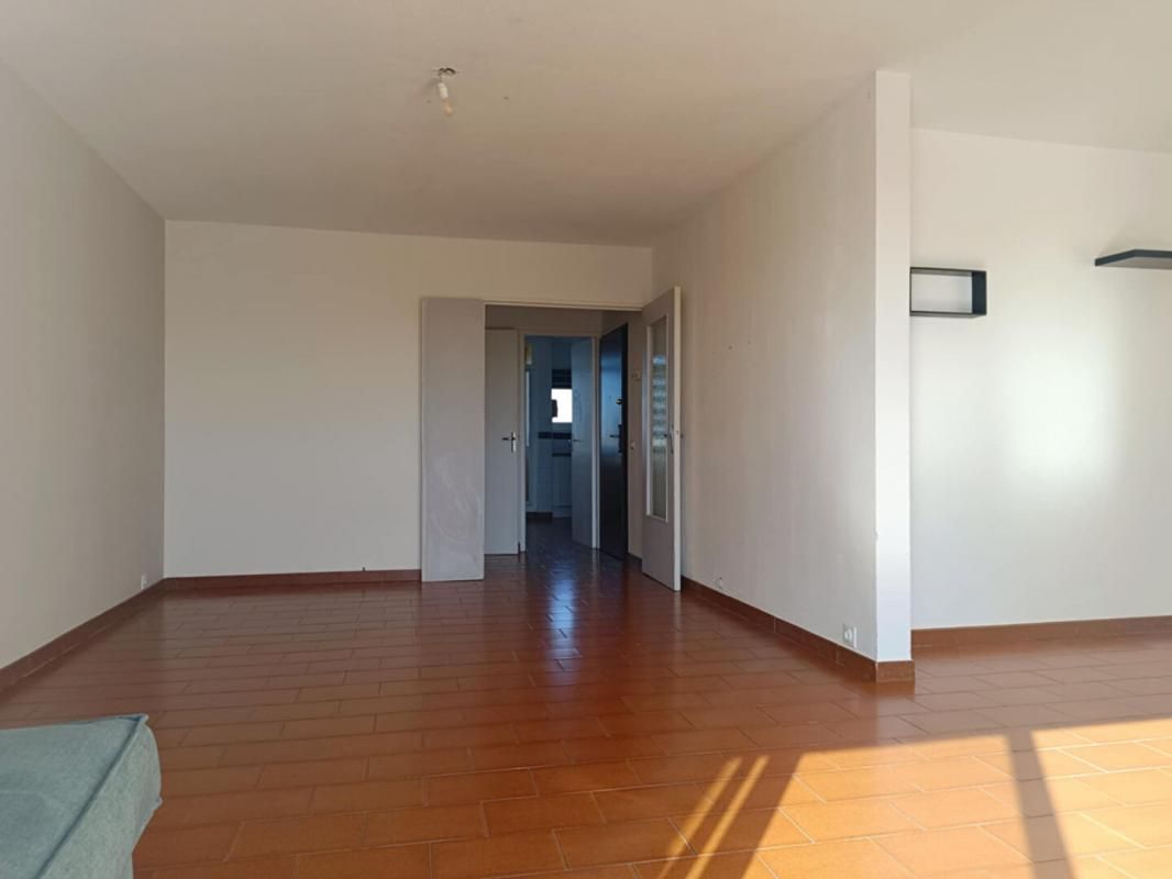 FOS-SUR-MER Appartement Fos Sur Mer 3 pièce(s) 77m2 Balcon et loggia 2