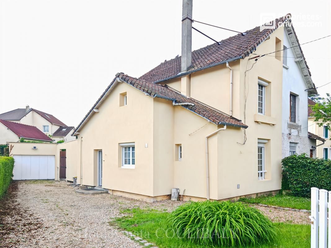 NOTRE-DAME-DE-GRAVENCHON Maison 3 pièces - 8ém2 avec GARAGE et jardin, cour, véranda 1