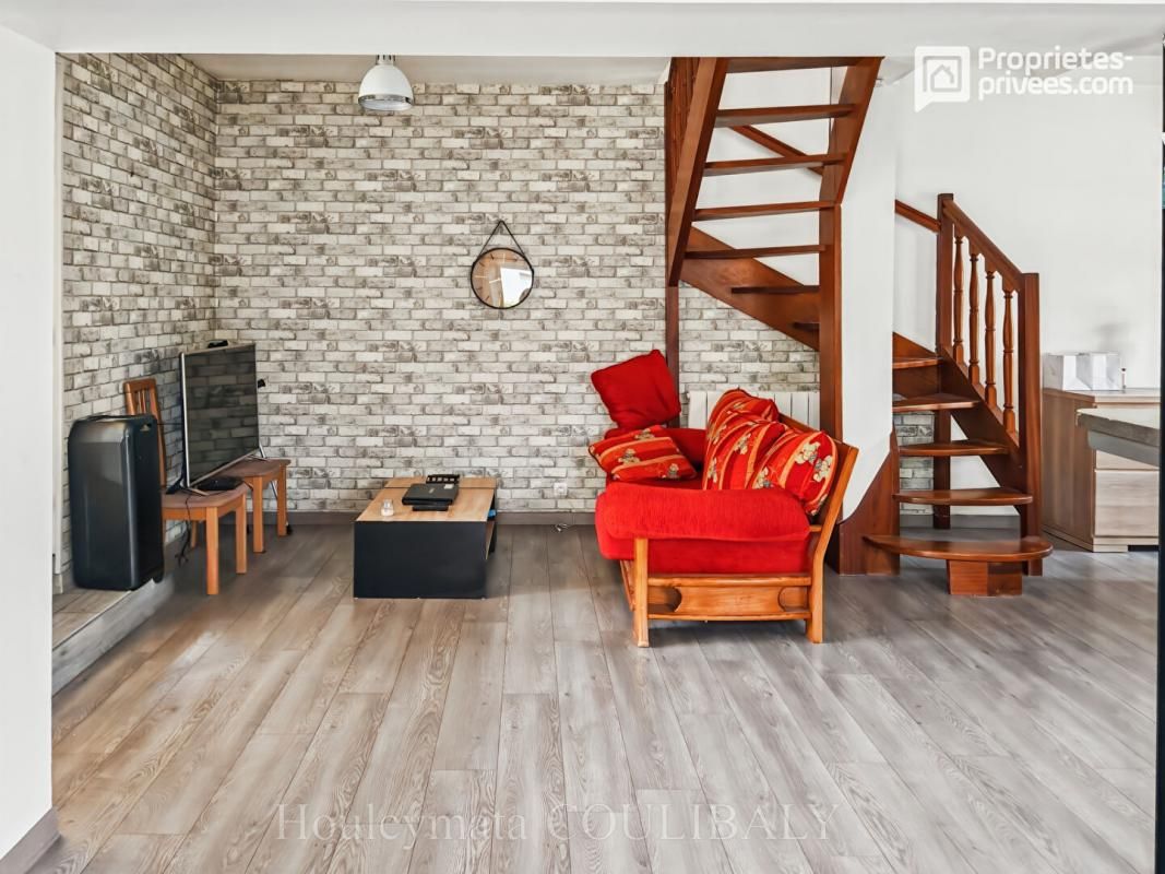 NOTRE-DAME-DE-GRAVENCHON Maison 3 pièces - 8ém2 avec GARAGE et jardin, cour, véranda 3