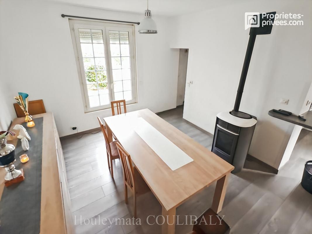 NOTRE-DAME-DE-GRAVENCHON Maison 3 pièces - 8ém2 avec GARAGE et jardin, cour, véranda 4