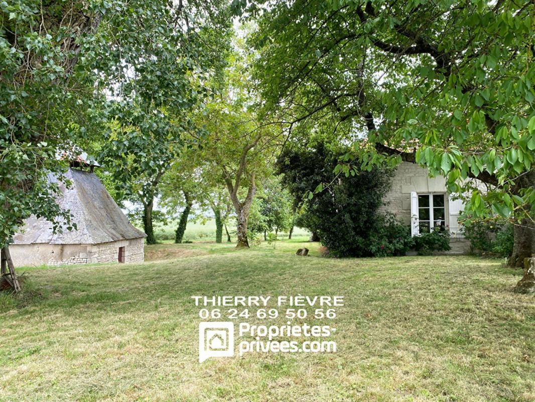 PRINCAY Princay 86420 Maison ancienne de 139 m2 , 4 pièces de 139 m2 sur un terrain de 2620 m2 avec dépendances et ancien lavoir 3