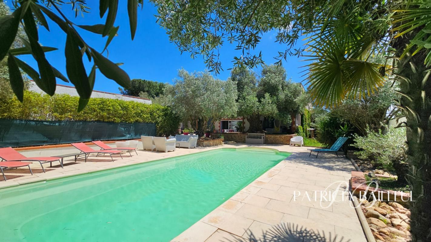 Ensemble immobilier avec maison de 300m² - 5 gites et 2 piscines