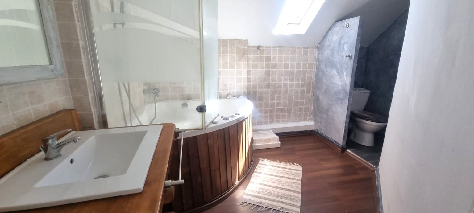 AUDINCOURT BEL IMMEUBLE/MAISON DE 5 APPARTEMENTS (dont 1 Duplex) - BON RAPPORT 4