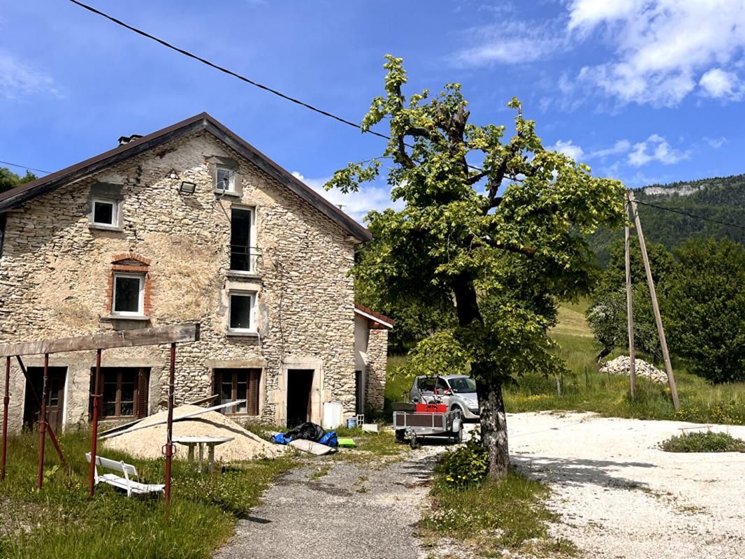SAINT-MARTIN-EN-VERCORS Ancienne Ferme en partie rénovée sur 3300 m2 de terrain 1
