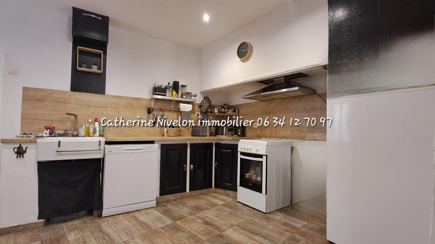 VILLENEUVE-LES-BEZIERS Maison de ville Villeneuve-Lès-Béziers 7 pièce(s) 175 m2 3