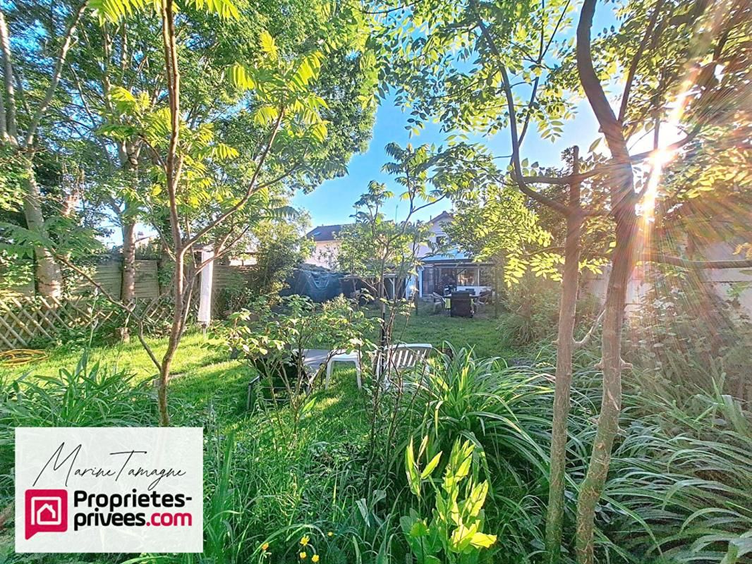 Jolie maison individuelle avec 5 chambres, jardin et dépendances. L'esprit de campagne à Sevran