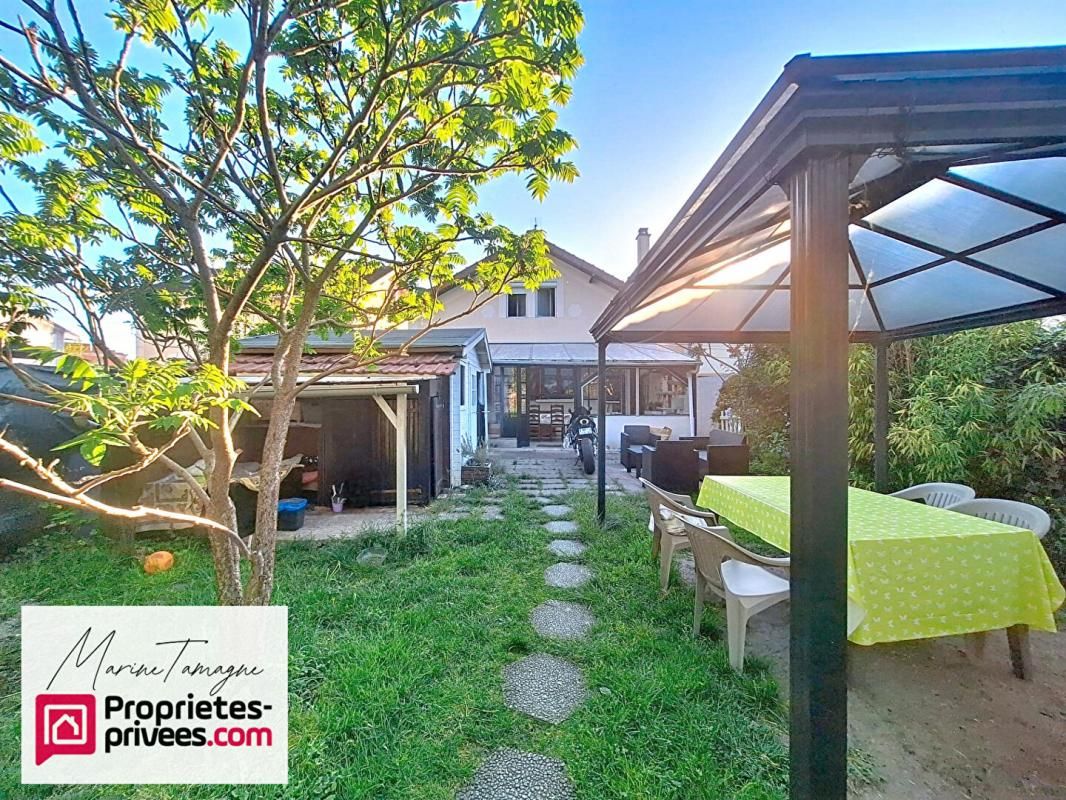 SEVRAN En exclusivité, maison individuelle de 1930 avec 5 chambres, jardin et dépendances. L'esprit de campagne à Sevran 1