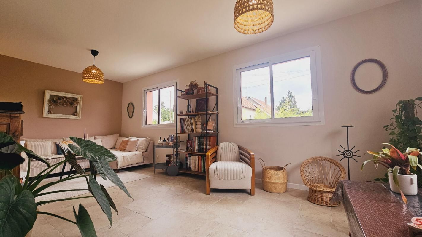 BOURGES BOURGES MAISON 98.4M² ET APPARTEMENT 44.4M² PISCINE JARDIN GARAGE 2