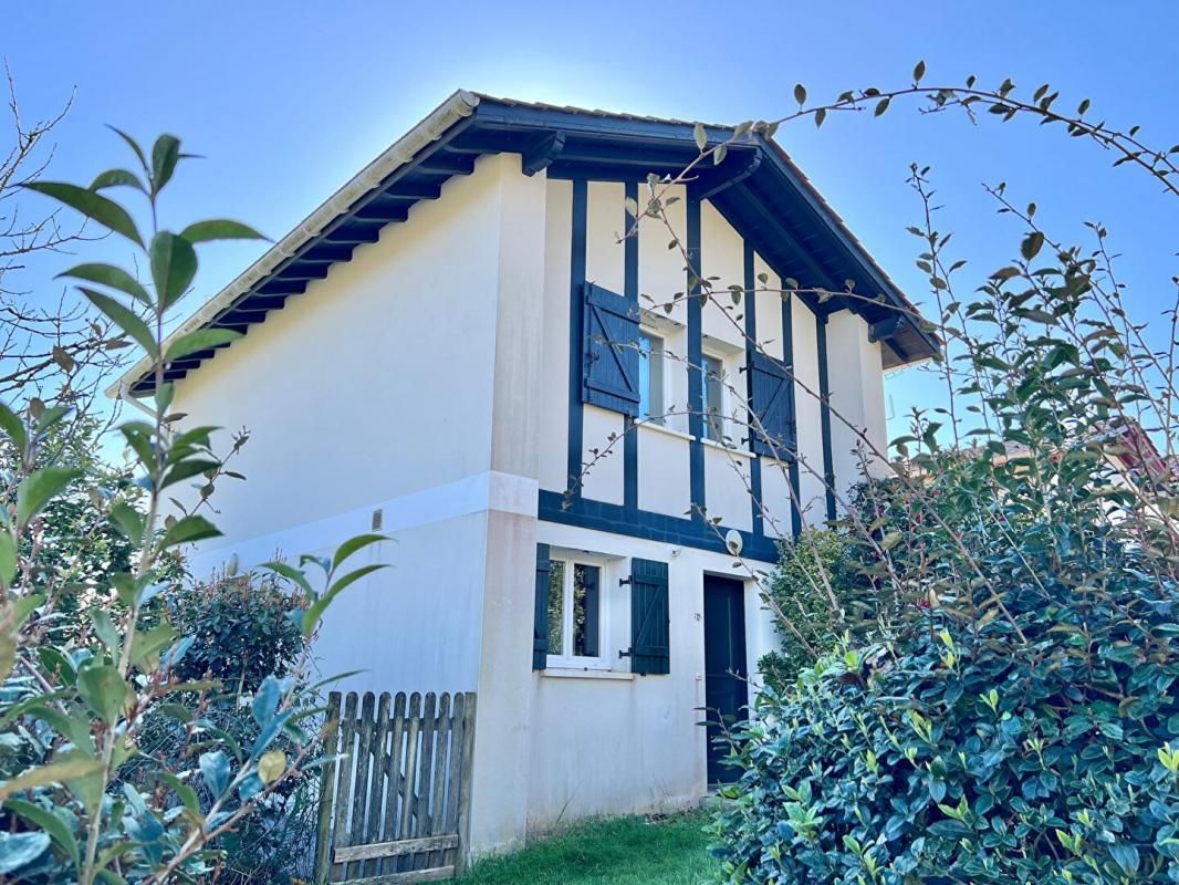Maison Bidart - Arbonne à côté de la voie verte