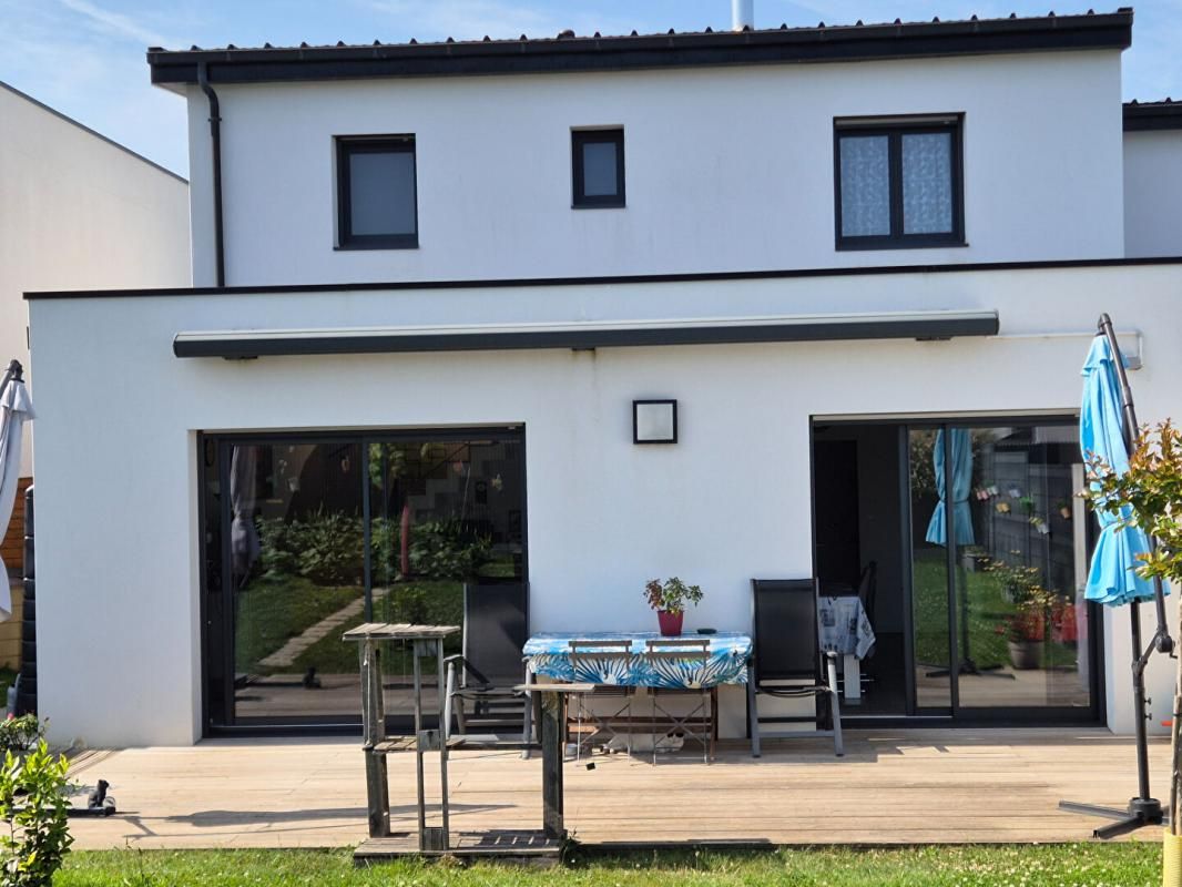 TRES BELLE MAISON MODERNE ET RECENTE de 136 m2 réalisée en 2021 dans le Morbihan (CAUDAN)