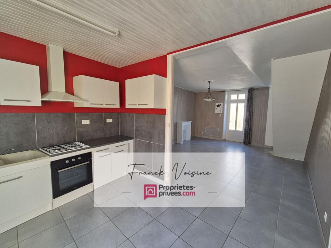 A VENDRE aux Herbiers, Maison de ville de 65 m2 avec 2 chambres et cour fermée