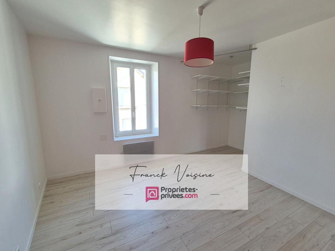 LES HERBIERS A VENDRE aux Herbiers, Maison de ville de 65 m2 avec 2 chambres et cour fermée 2