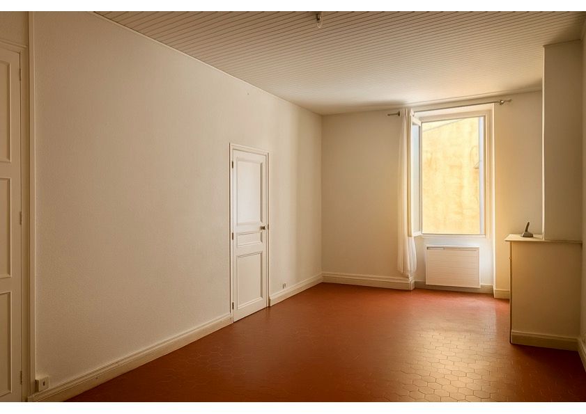 SAINT-MAXIMIN-LA-SAINTE-BAUME Appartement T3 de 75 m², charme de l'ancien, rénovation soignée, coeur de village 1