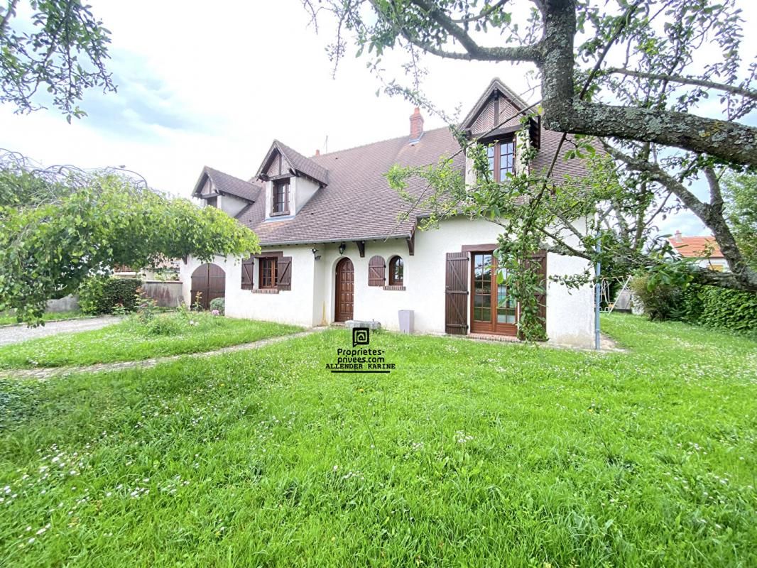 SAINT-CLEMENT Maison Saint Clement 7 pièce(s) 180 m2 1