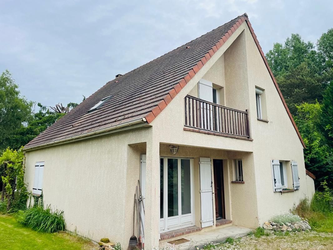 HOUDAN Maison Houdan 140 m2 , 3 très grandes chambres, grande pièce de vie, 1300m2 de jardin arboré 1