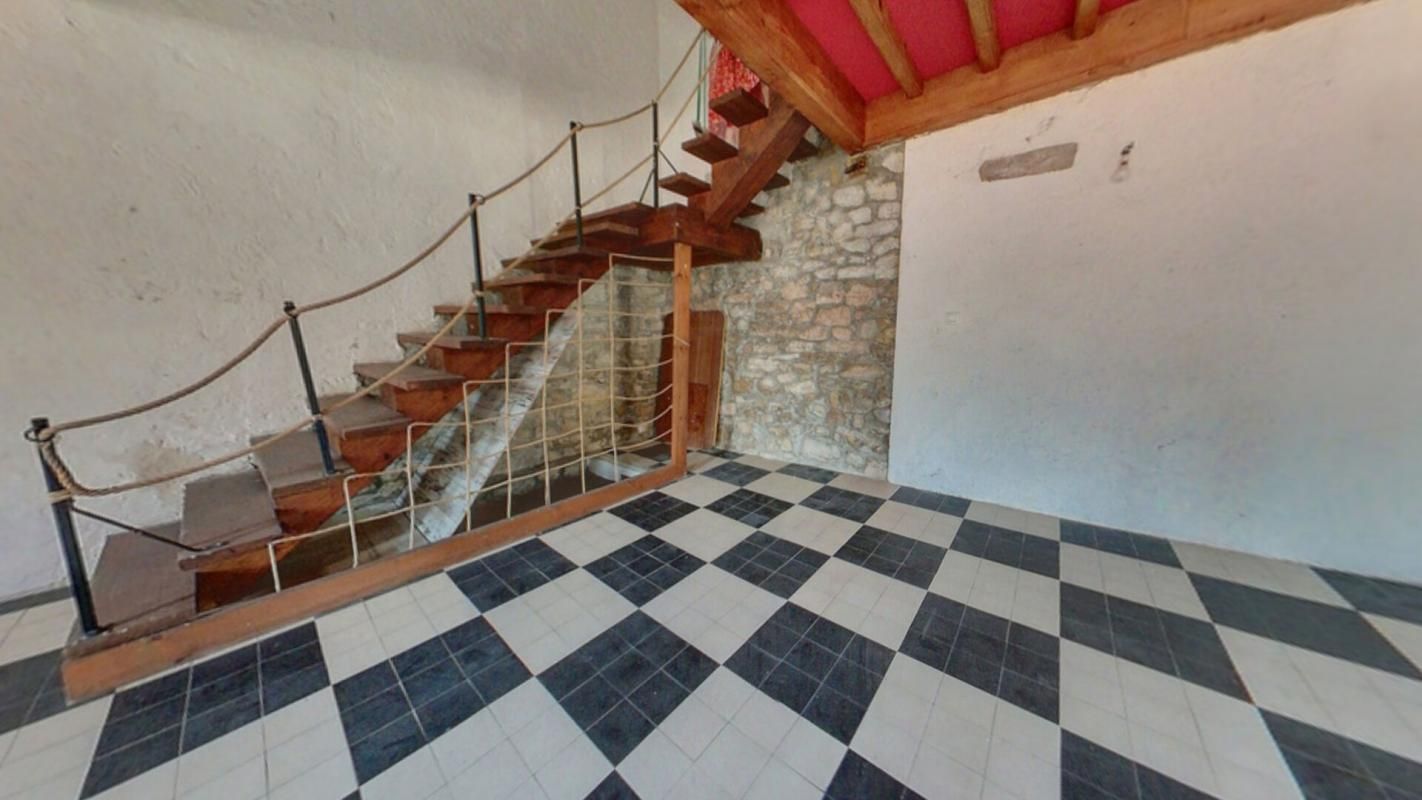 PONT-DE-BARRET Maison de Village en pierre 6 pièce(s) 140 m2 et cour 7m² 3