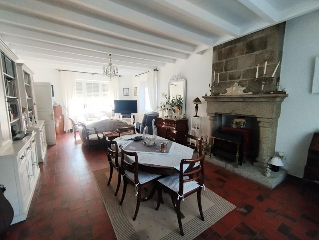 LAMBALLE LAMBALLE VILLE-5 chambres-garage 2