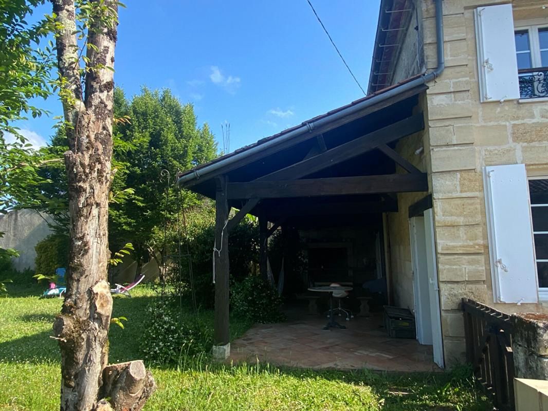 VIGNONET Propriété d'exception près de Saint-Émilion : l'art de vivre en toute sérénité 7 pièces 250 m2 3