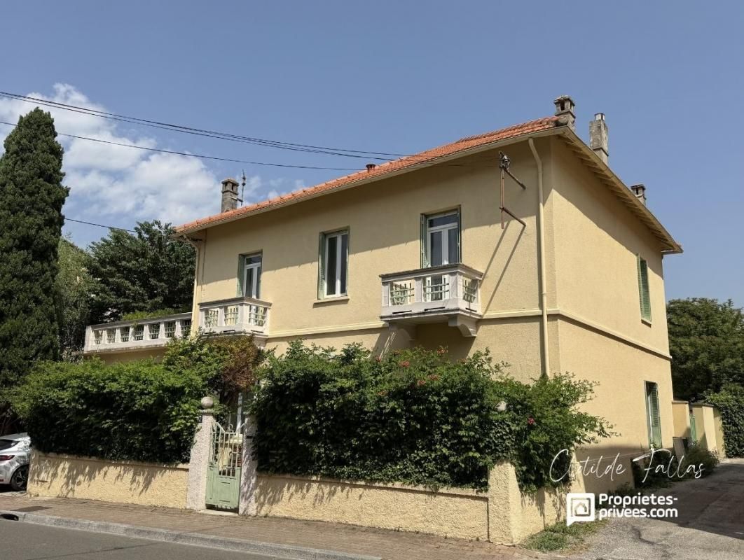Maison de charme avec gîtes, jardin paysagé et piscine , Vaison-la-Romaine, centre-ville