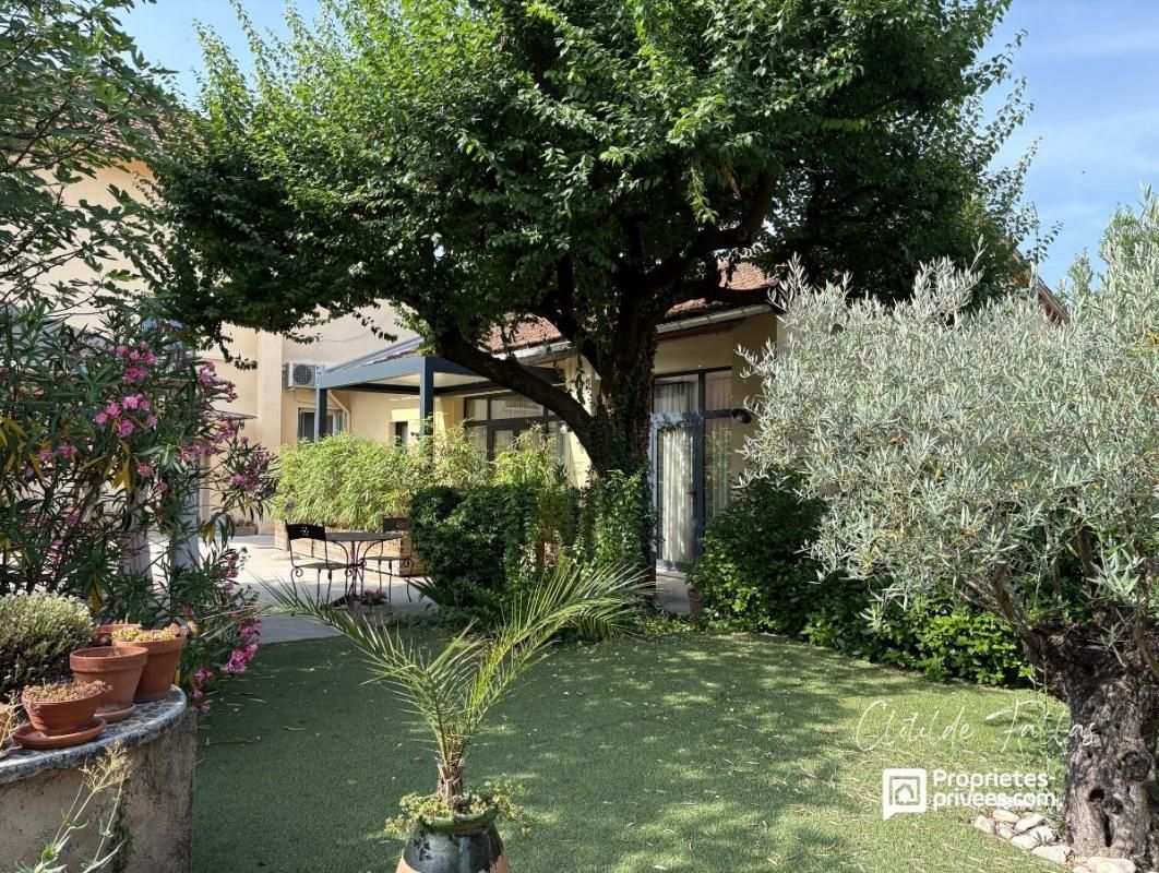 VAISON-LA-ROMAINE Maison de charme avec gîtes, jardin paysagé et piscine , Vaison-la-Romaine, centre-ville 4