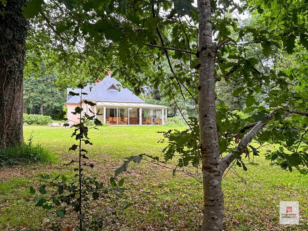 DURTAL Maison Durtal 8 pièce(s) 203.23 m2 2