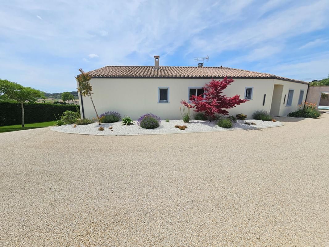 FELINES-MINERVOIS Villa T5 avec sous-sol total, piscine et vue dominante ? 149 m² habitables 3