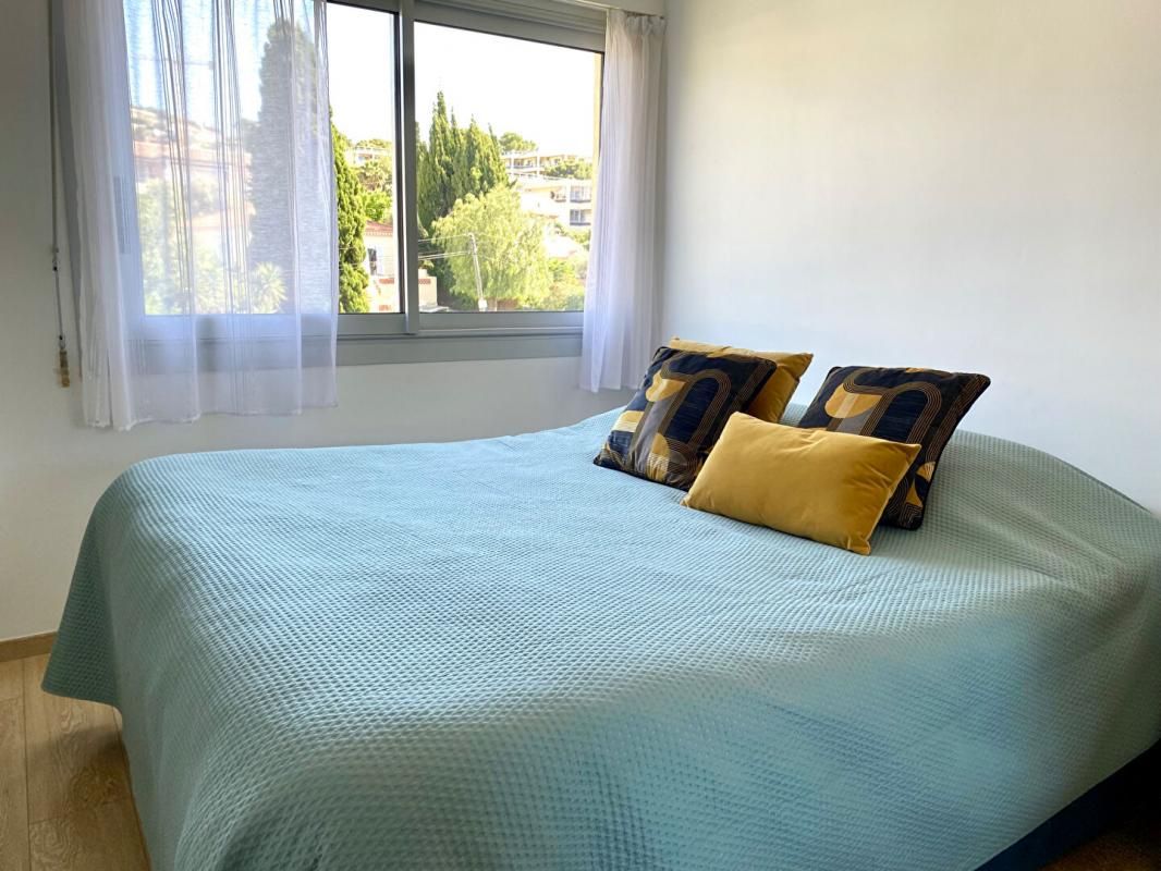 BANDOL Appartement type2 Vue mer 180° imprenable 4