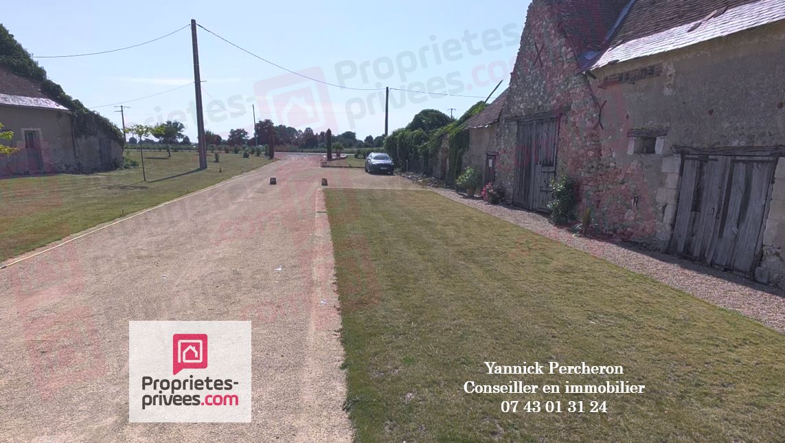NOYANT À vendre Ancien corps de ferme à rénover avec potentiel touristique - sur plus de 5 hectares de terrain 2