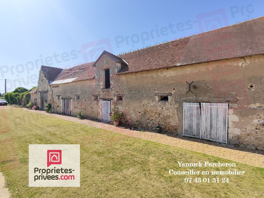 NOYANT À vendre Ancien corps de ferme à rénover avec potentiel touristique - sur plus de 5 hectares de terrain 3