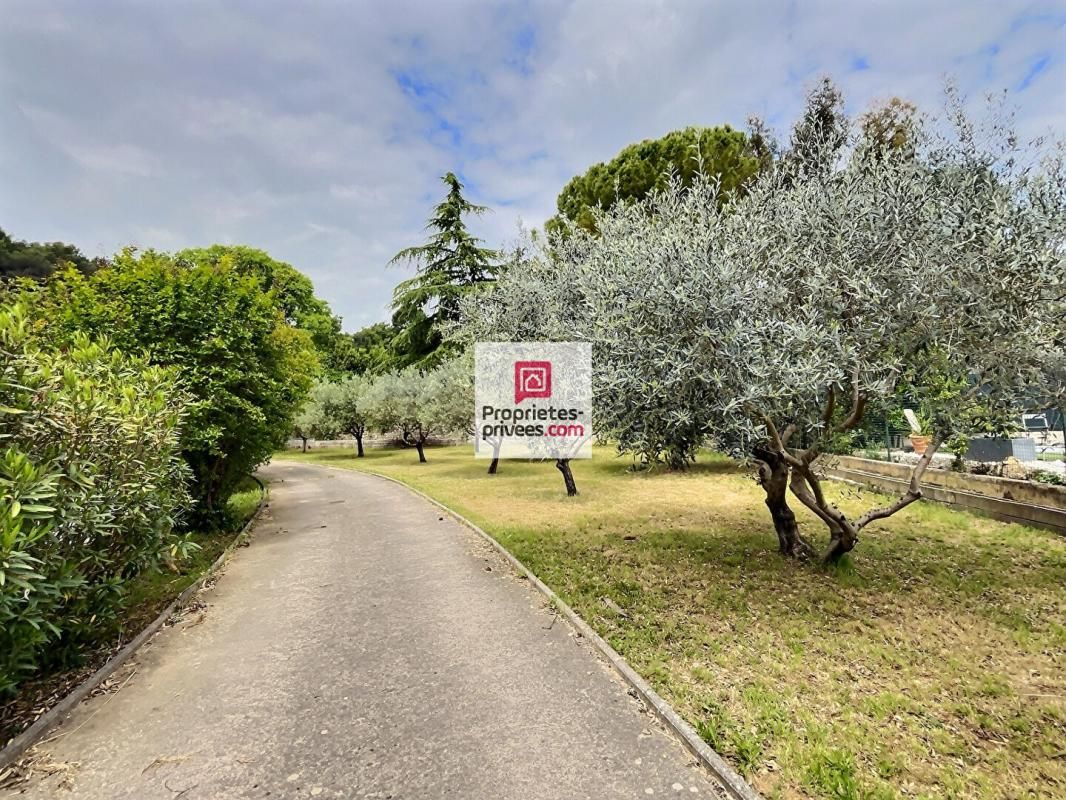 DRAGUIGNAN MAISON Familiale de 175 m² - Piscine 4