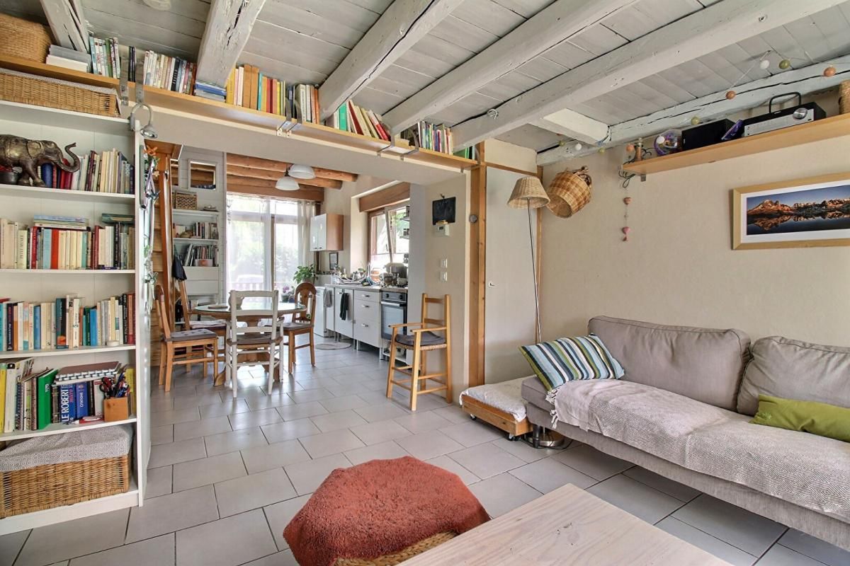 CRANVES-SALES Maison mitoyenne Cranves Sales 10 pièce(s) 189 m2 environ 4