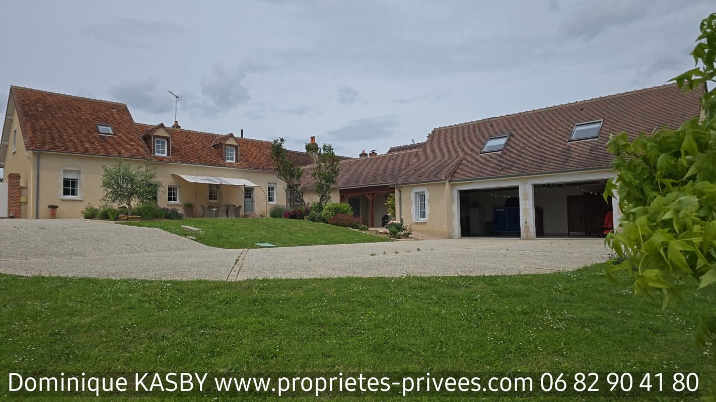 CHERRE Propriété sur un parc arboré de 3430 m2 proche le Mans 1