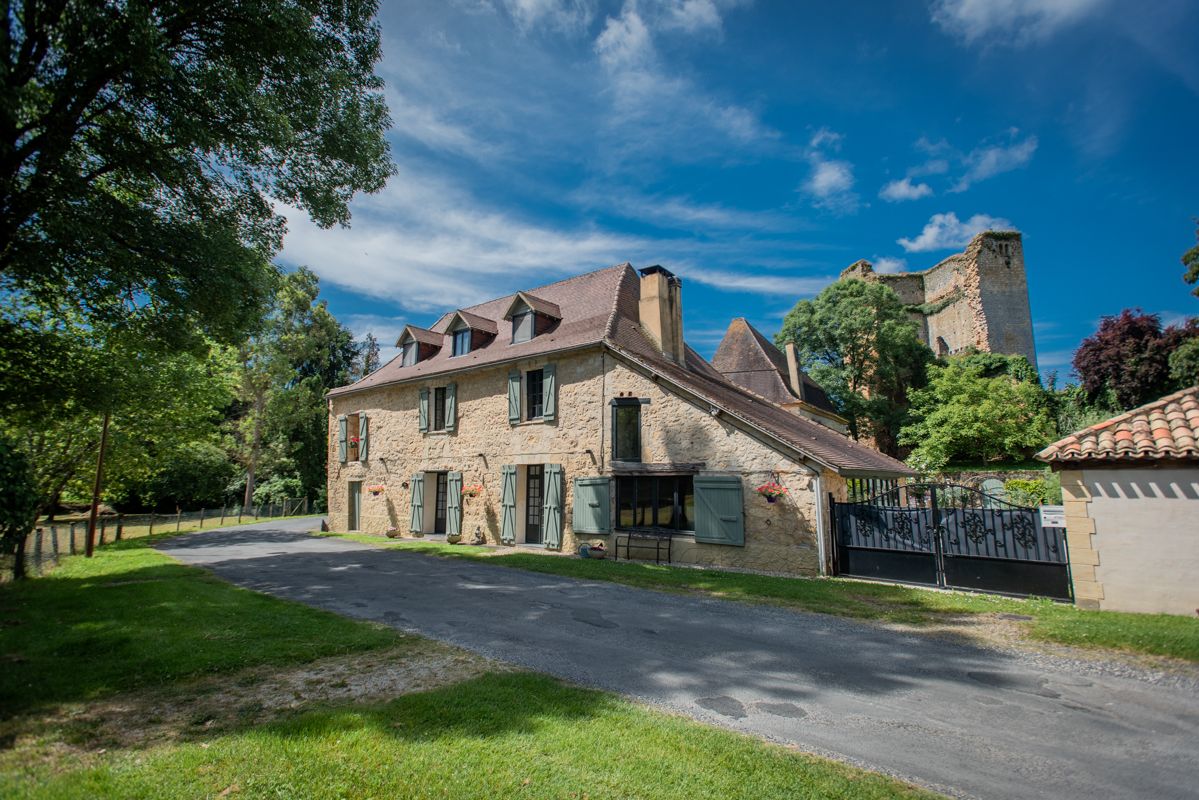 Maison en pierre , Cause De Clerans 7 pièce(s) 208 m2, piscine, jardin 580M2
