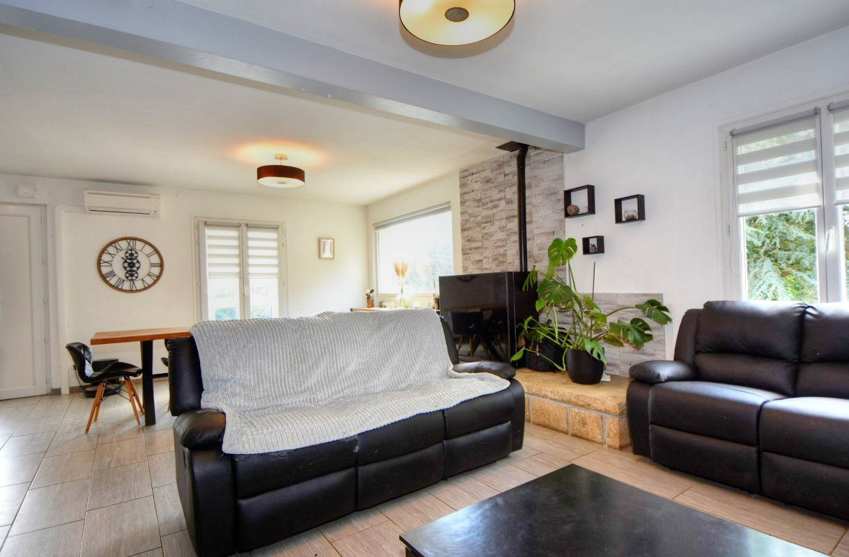 TREDARZEC Maison rénovée à Trédarzec, 5 chambres sur un terrain de 1180 m2 3