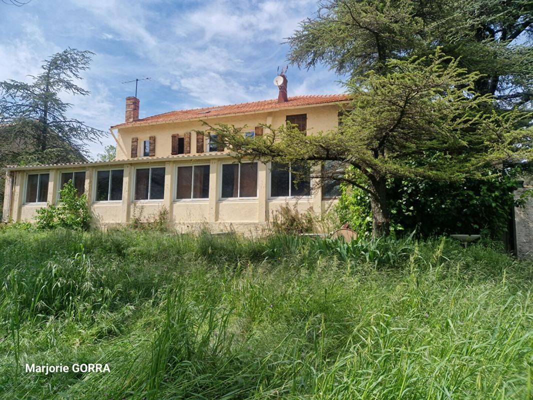 PLAN-D'AUPS-SAINTE-BAUME PLAN D'AUPS Ensemble immobilier de 330 m² au fort potentiel 1