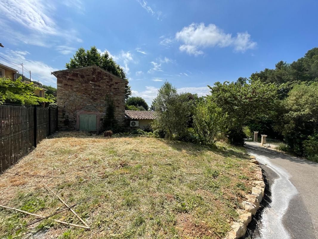 LE CANNET-DES-MAURES Maison Le Cannet Des Maures 2 pièce(s) + Garage et jardin 2