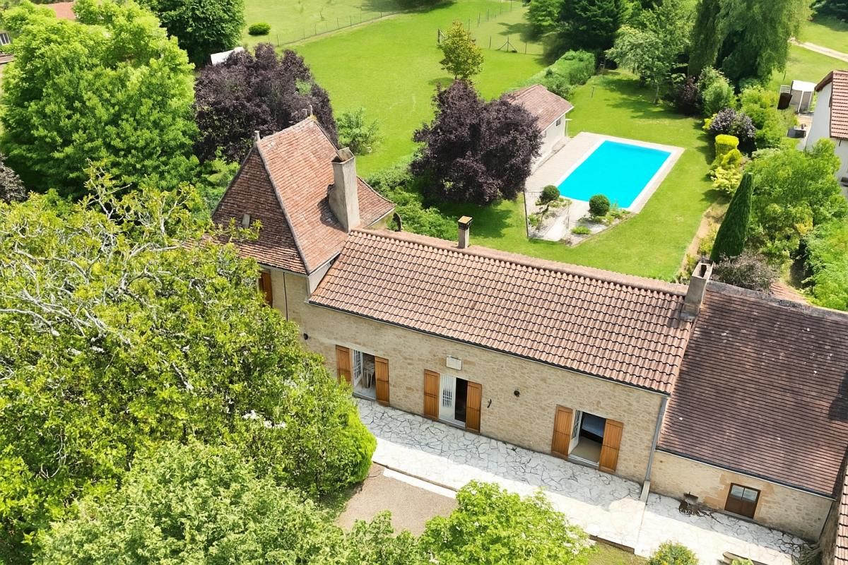 Maison lumineuse avec 4 chambres et piscine