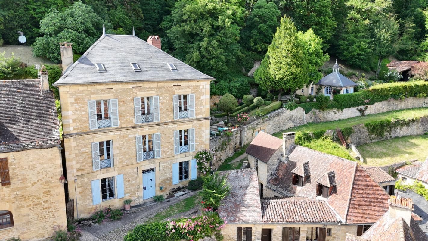 BEYNAC-ET-CAZENAC Demeure de prestige dans le bourg de Beynac-et-Cazenac 1