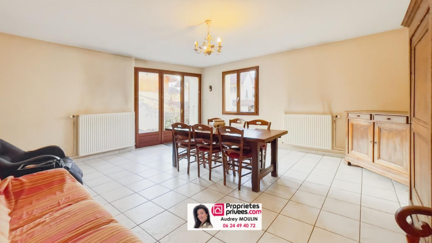 GONCELIN Maison Goncelin spacieuse 228m2 + Combles + Grange + Stationnements 1