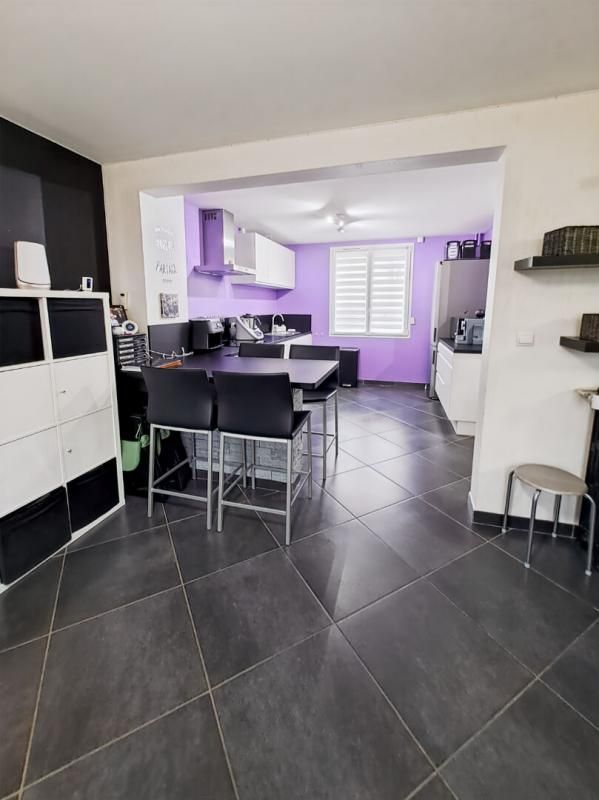 CHALONS-EN-CHAMPAGNE Maison de ville Chalons En Champagne 6 pièce(s) 140 m2 4